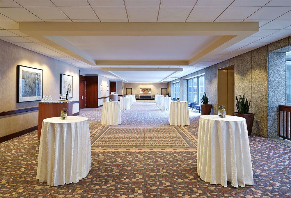 Sheraton Kansas City Hotel At Crown Center Exterior foto