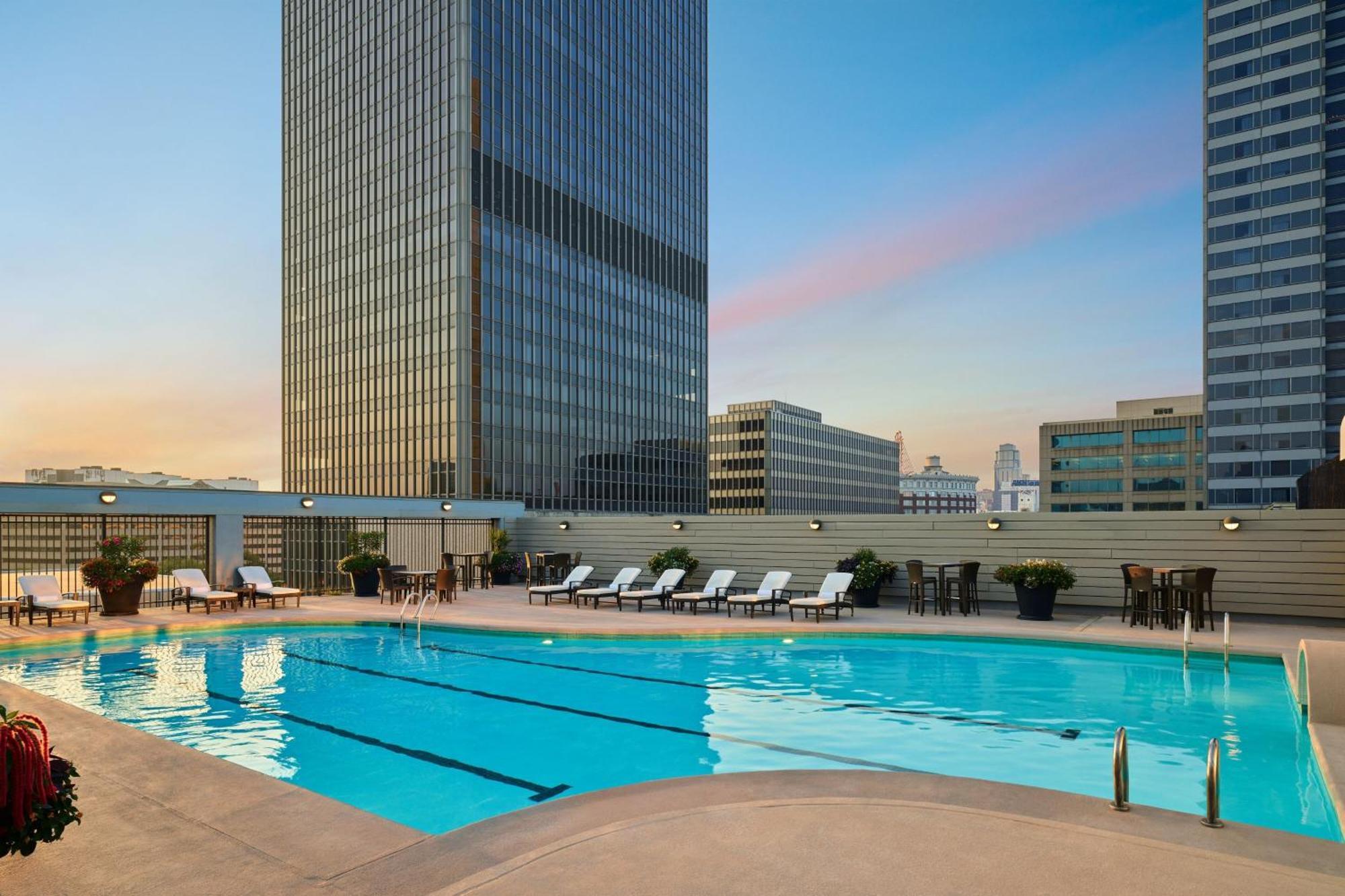 Sheraton Kansas City Hotel At Crown Center Exterior foto
